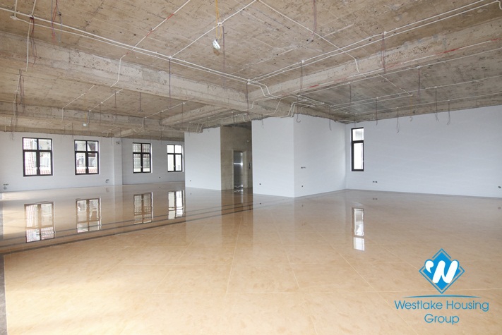 Spacious showroom/office for rent on Co Linh street, Long Bien, Hanoi